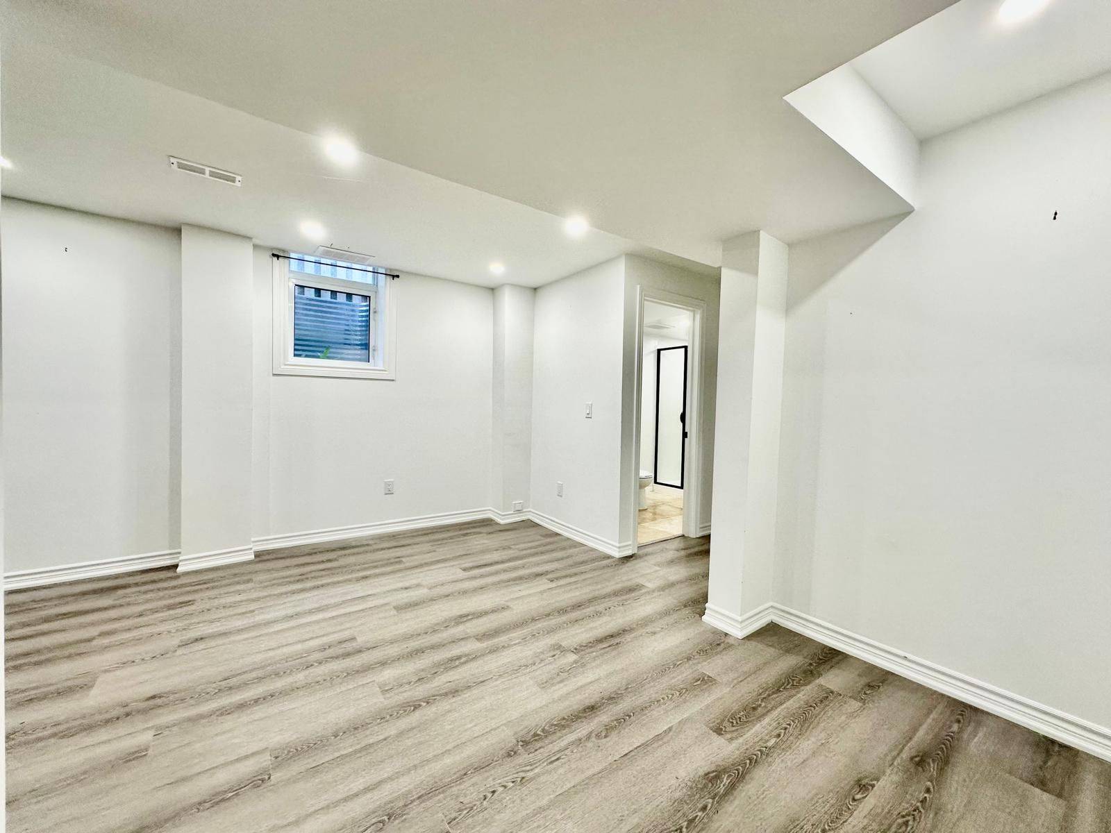Georgina, ON L4P 3N3,48 Verona CRES #Lower