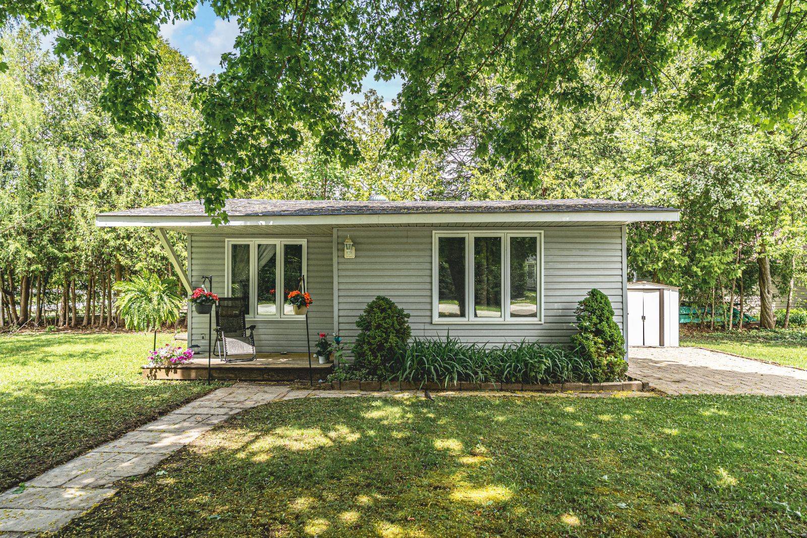 Innisfil, ON L9S 1Y3,2073 Kate AVE