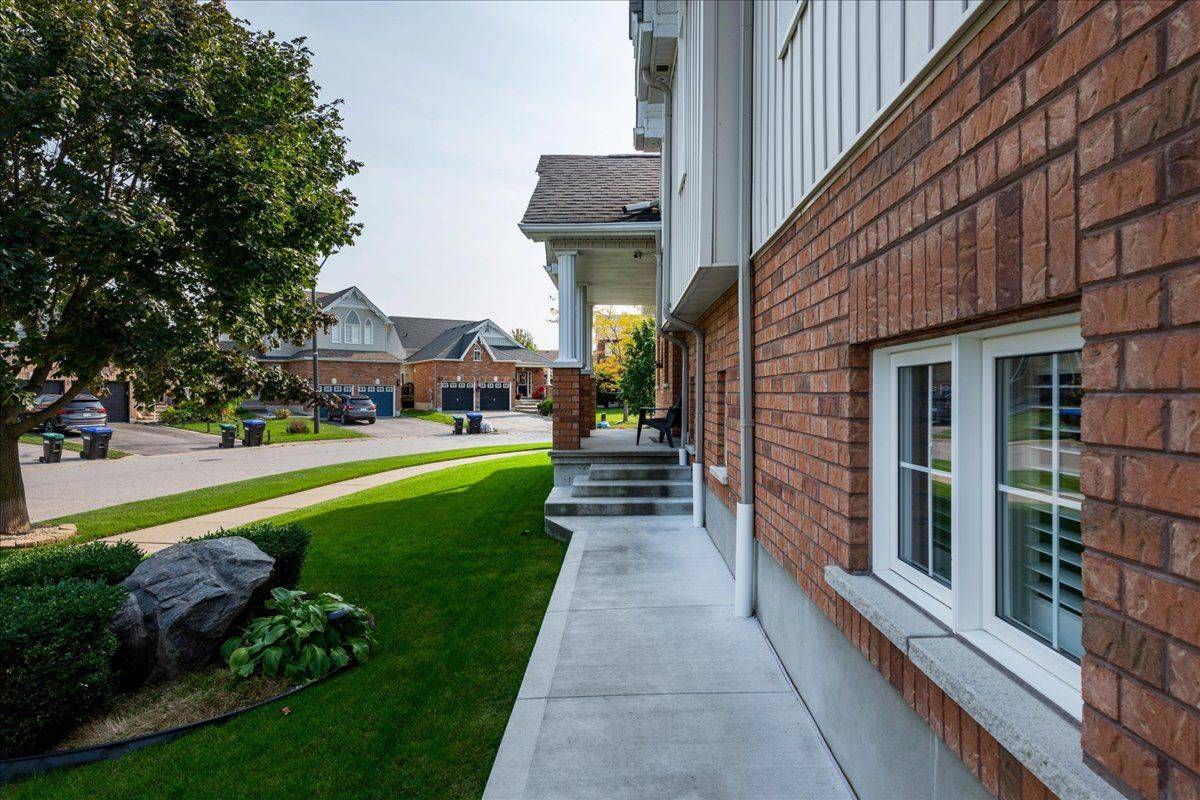 Innisfil, ON L9S 4W7,1080 MURIEL ST