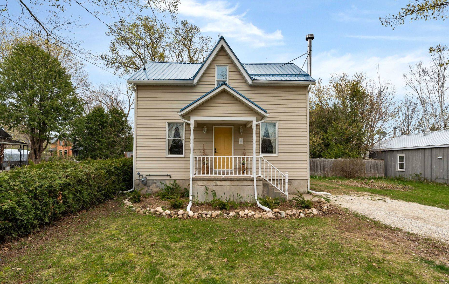 Clearview, ON L0M 1G0,4 Wellington ST E