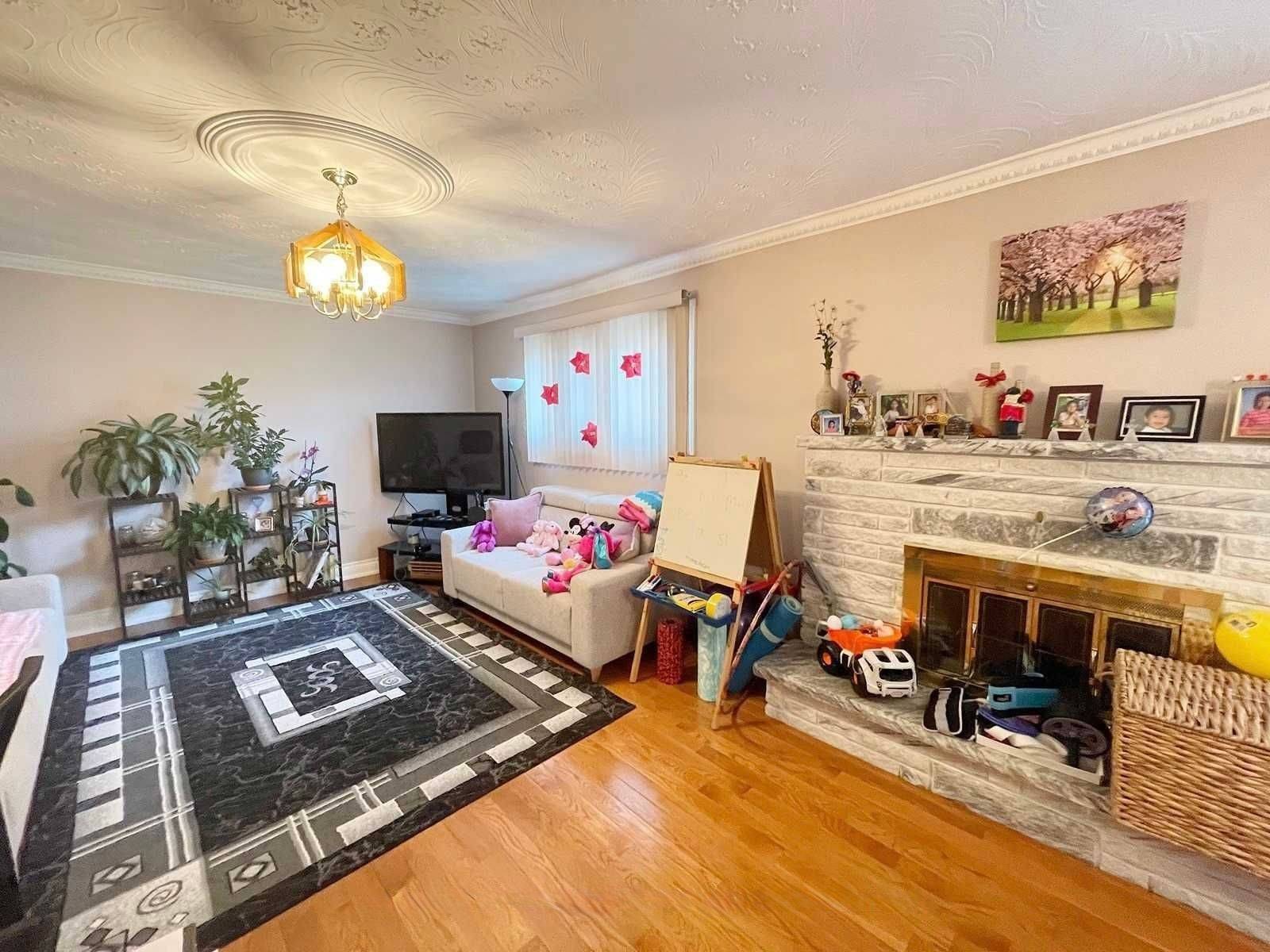 Mississauga, ON L5B 3E7,2461 President BLVD