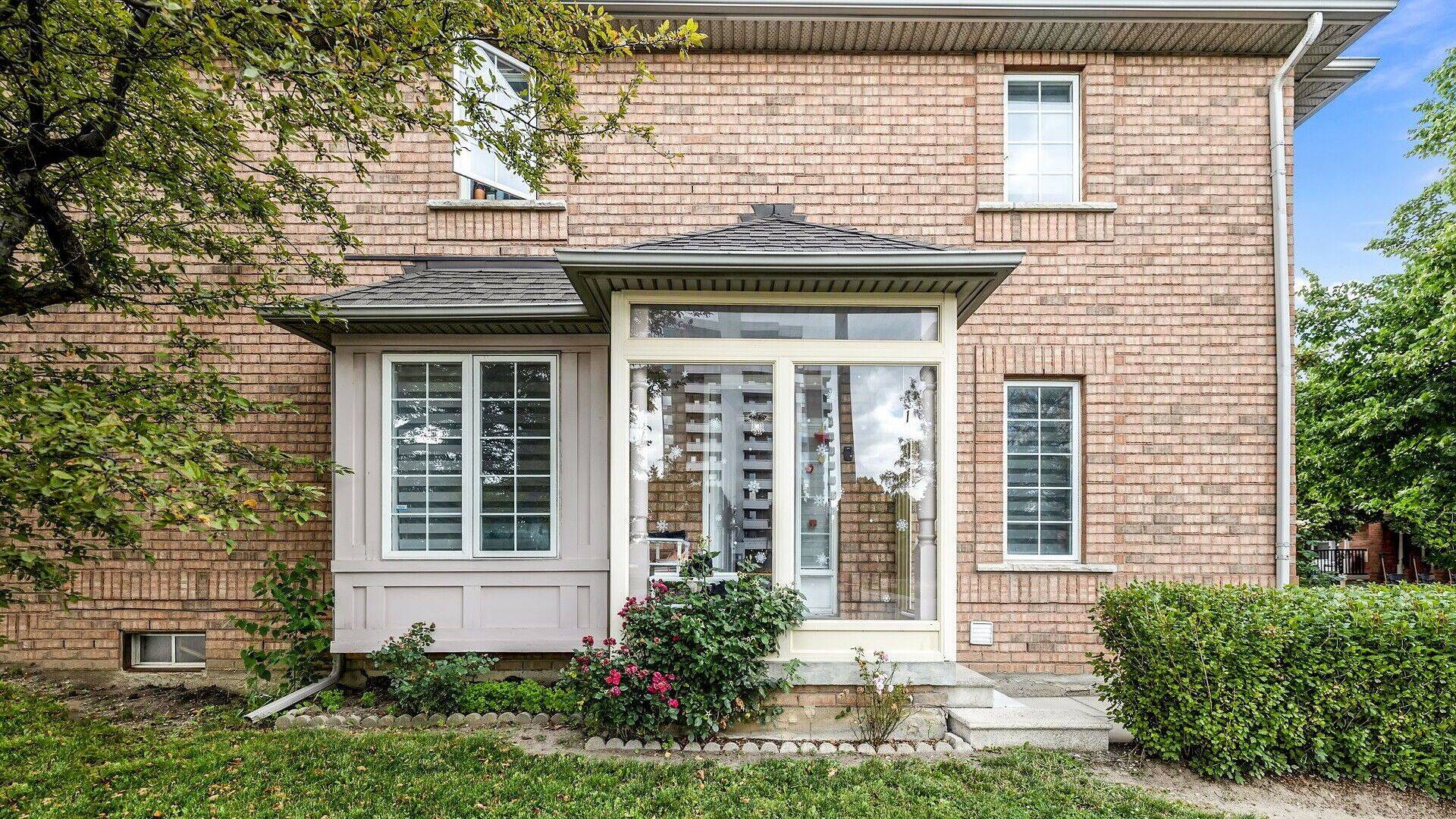 Brampton, ON L6Y 5B4,35 Malta AVE #1