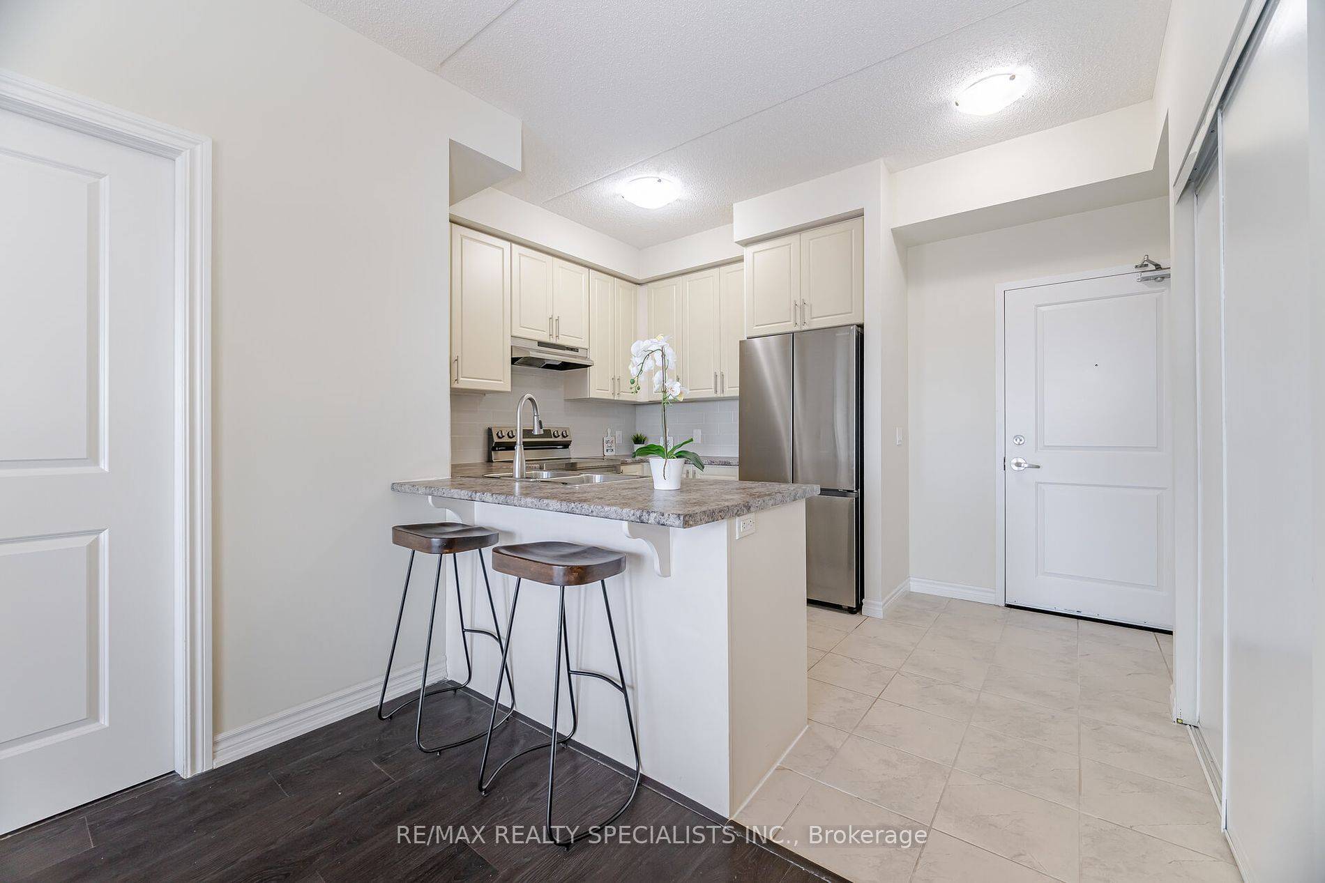 Milton, ON L9T 9A5,620 Sauve ST #410