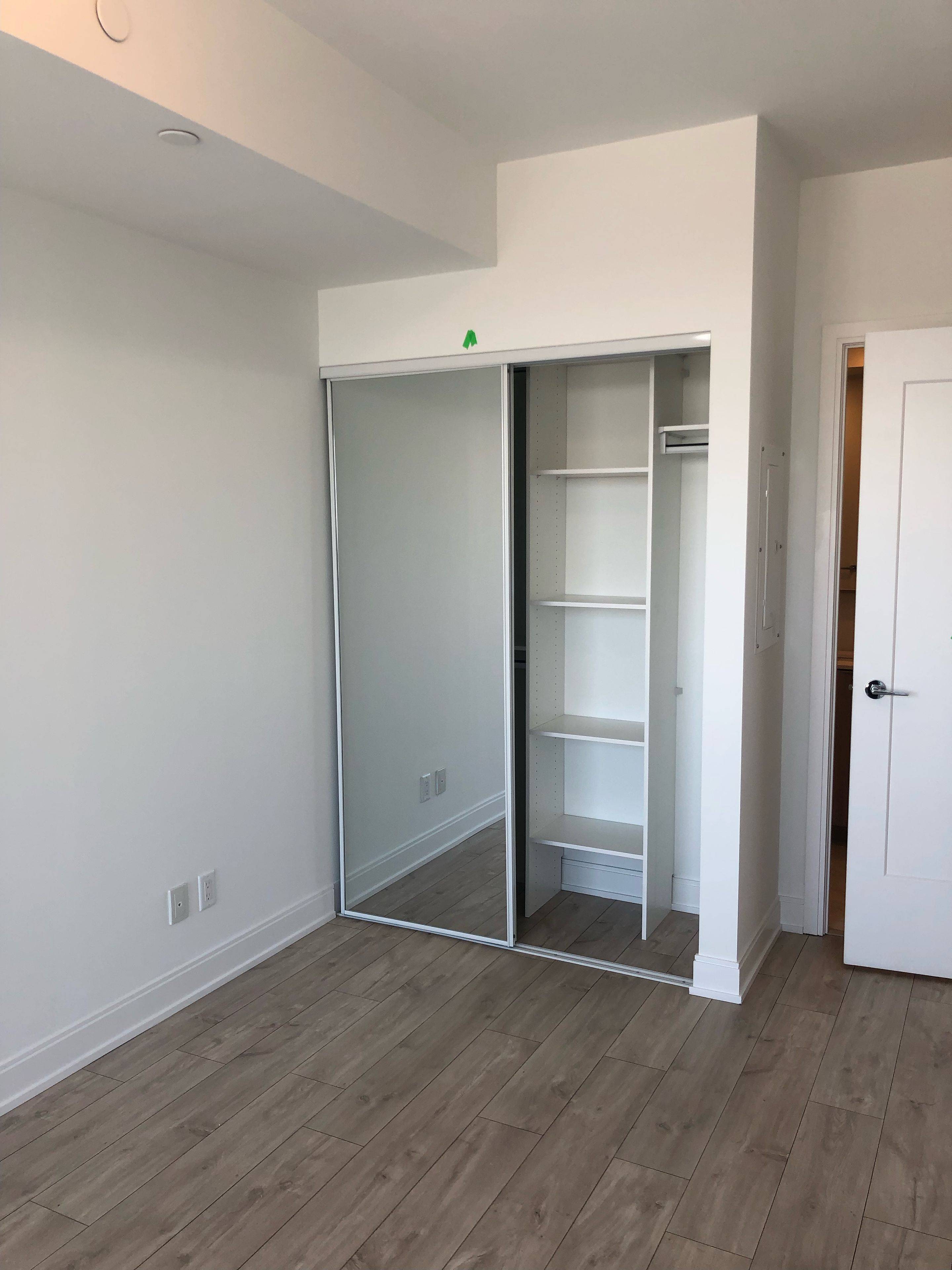 Toronto W06, ON M8V 0G2,70 ANNIE CRAIG DR #3709