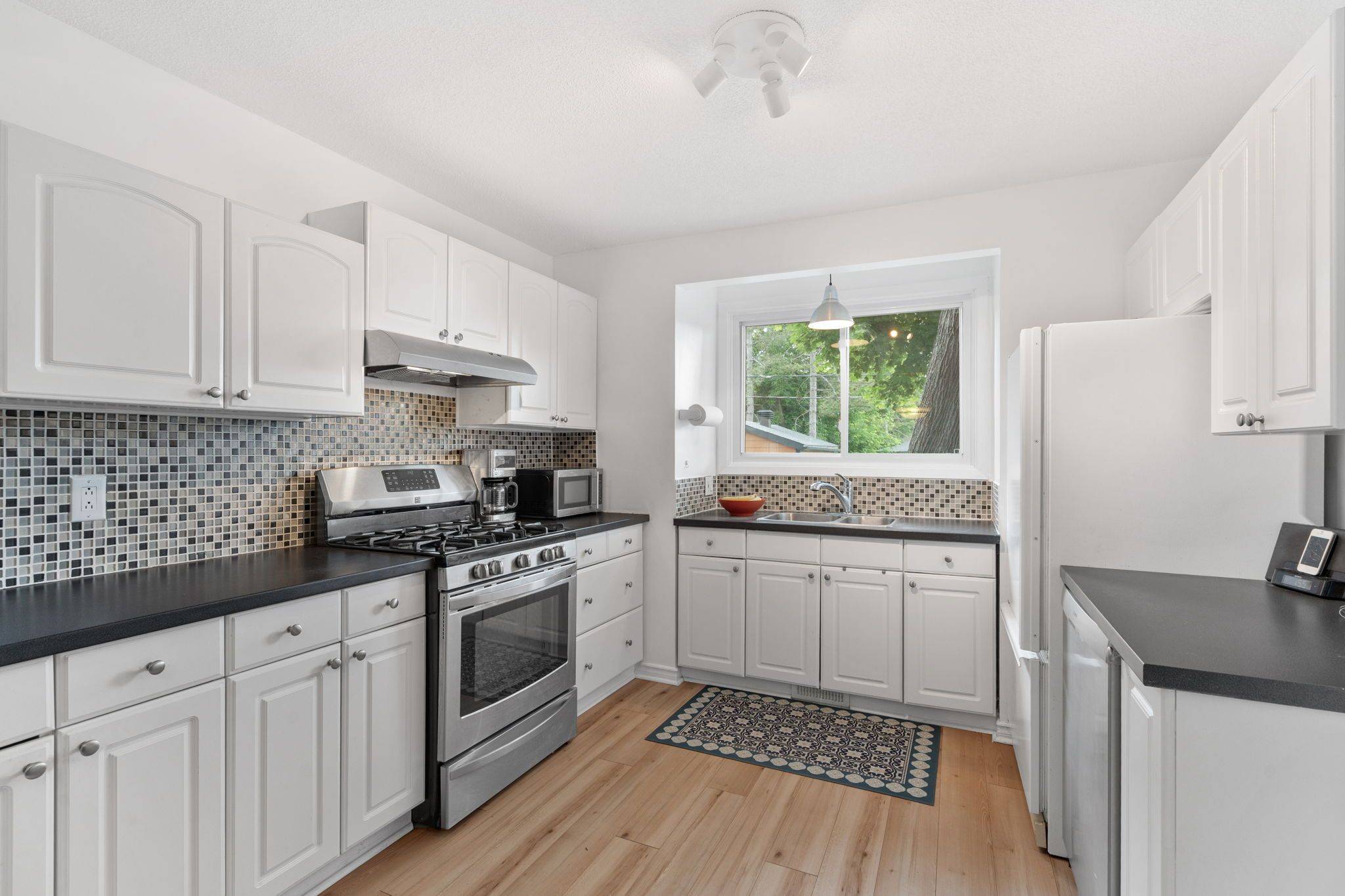 Woodroffe, ON K2B 5A1,81 Orvigale RD