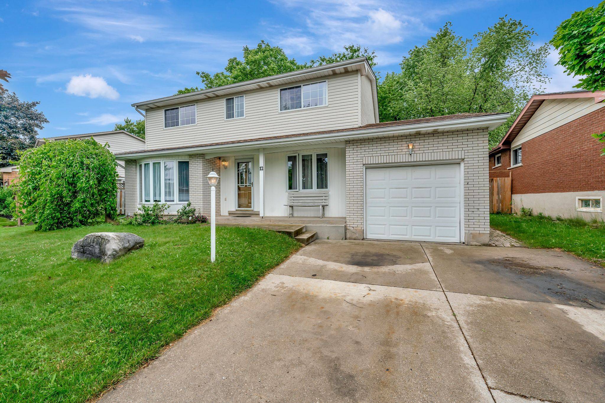 Kitchener, ON N2N 1B1,12 Forestwood DR
