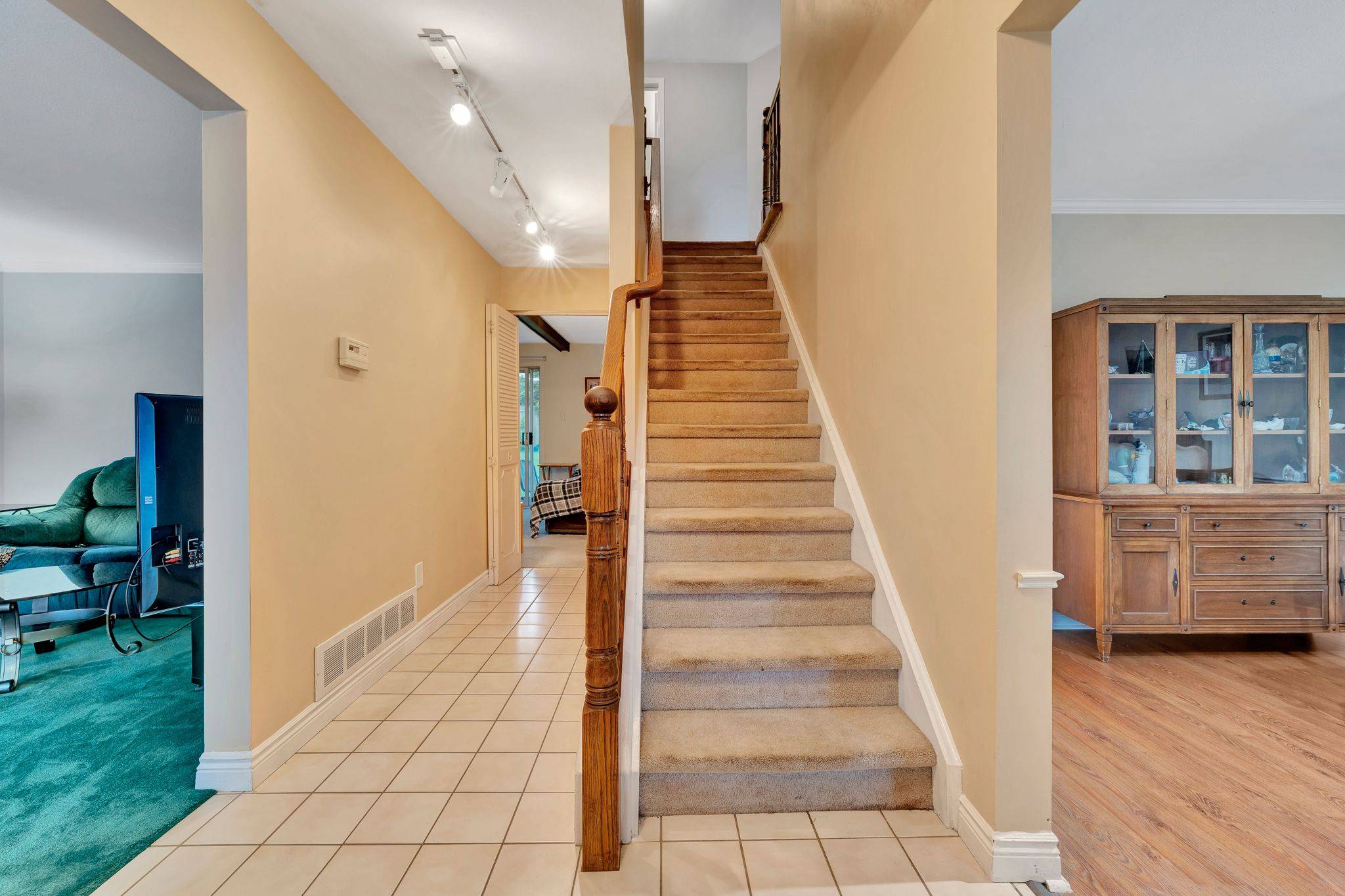 Kitchener, ON N2N 1B1,12 Forestwood DR