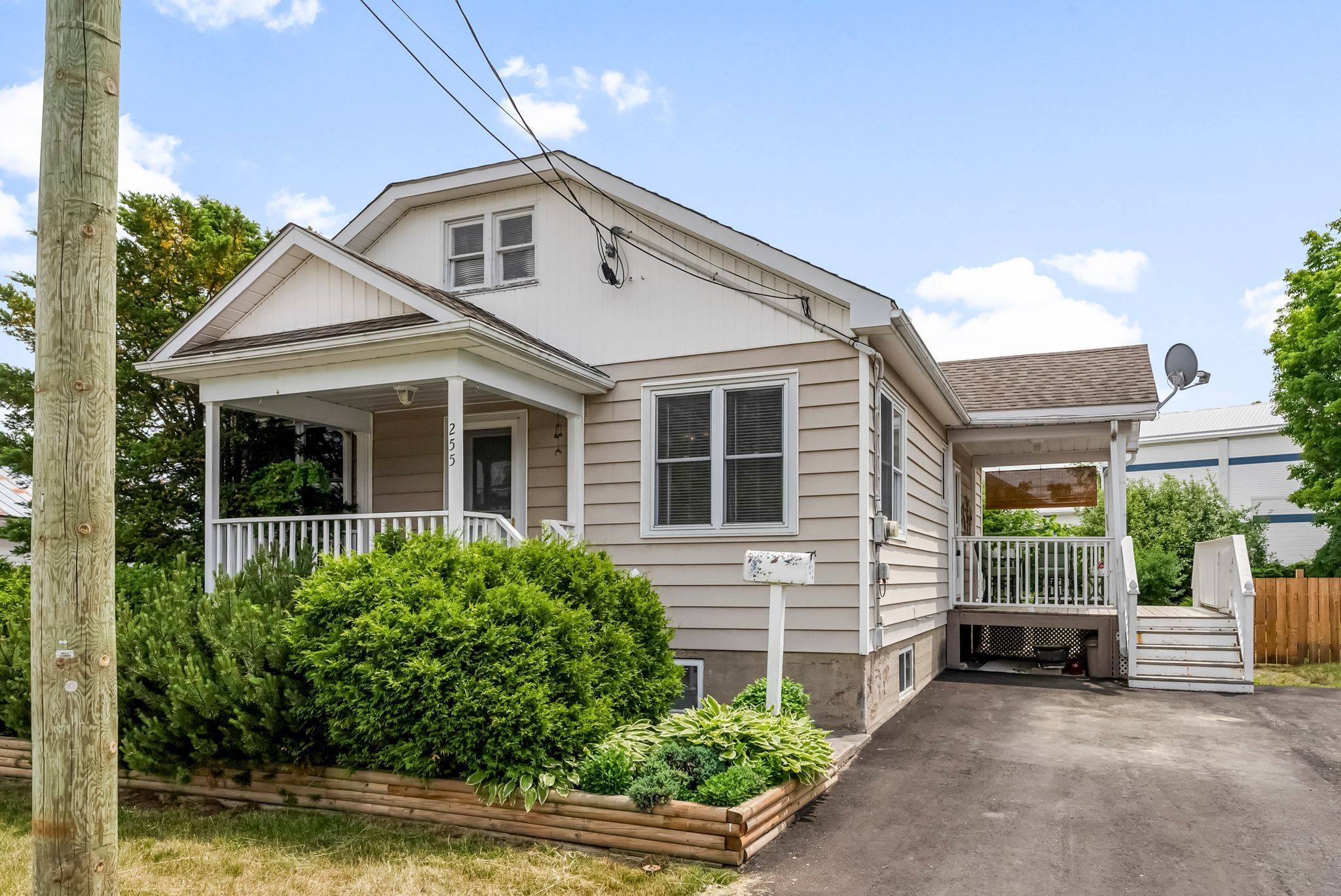 Renfrew, ON K7V 3A3,255 Arnprior AVE
