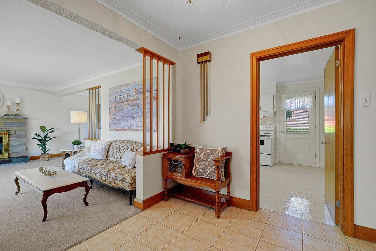 Vanier And Kingsview Park, ON K1K 3M5,723 Luc ST