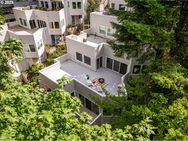 Lake Oswego, OR 97035,48 EAGLE CREST DR #3D