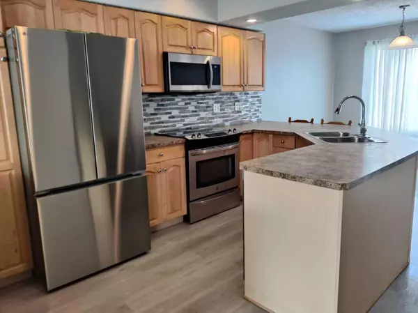 Fort Mcmurray, AB T9H 5S2,200 Arabian DR #6