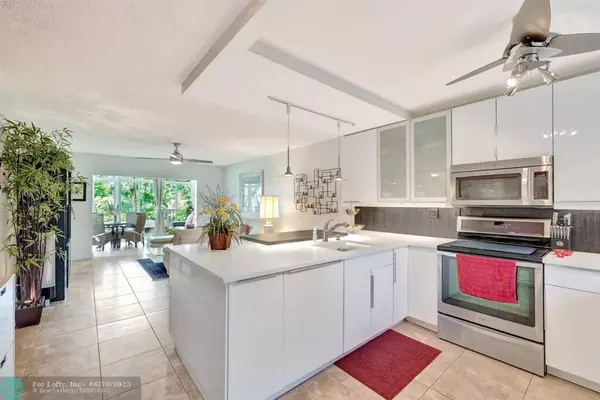 5141 W Oakland Park Blvd #209, Lauderdale Lakes, FL 33313