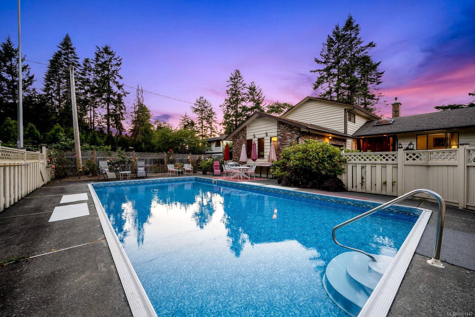 2376 Seabank Rd, Courtenay, BC V9J 1X5