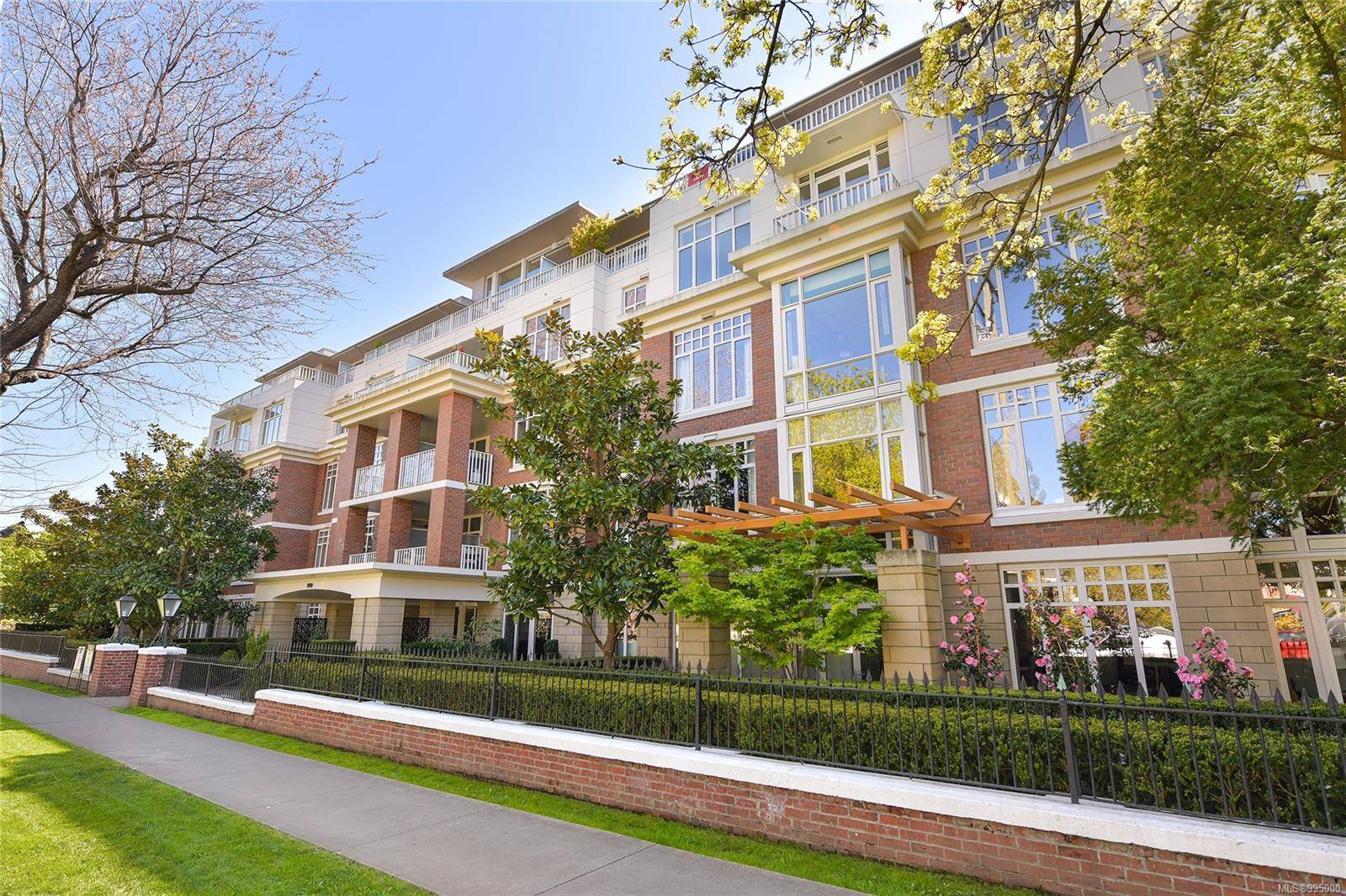 999 Burdett Ave #508, Victoria, BC V8V 3G7