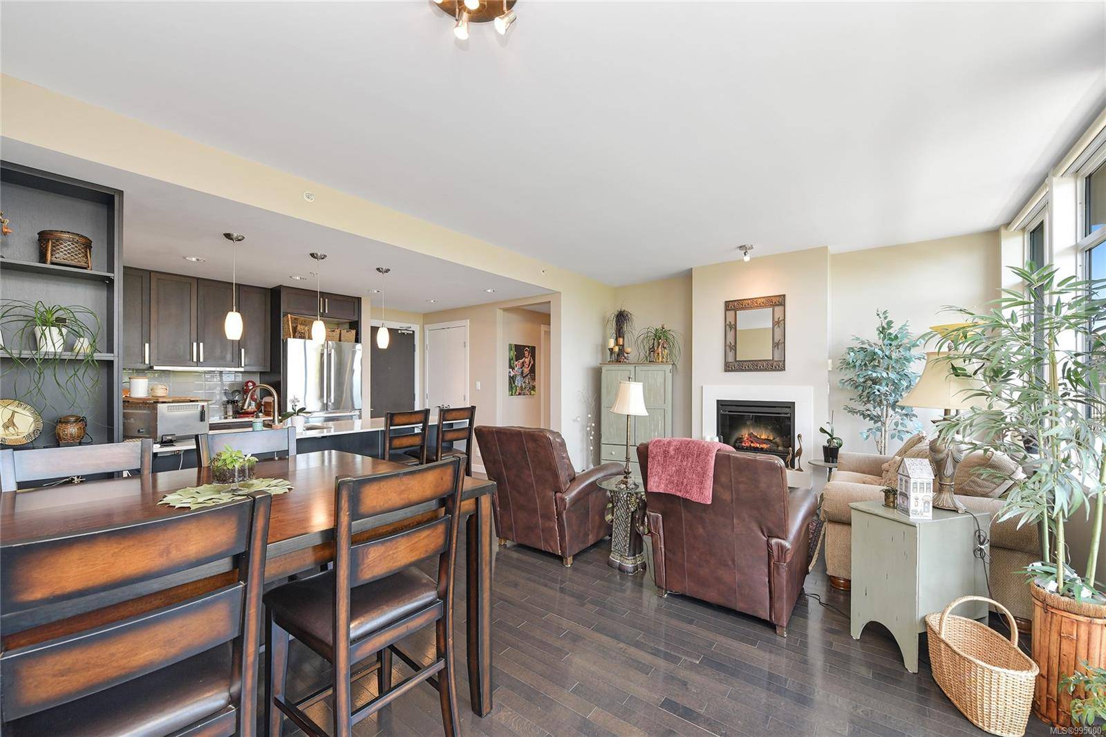 Victoria, BC V8V 3G7,999 Burdett Ave #508