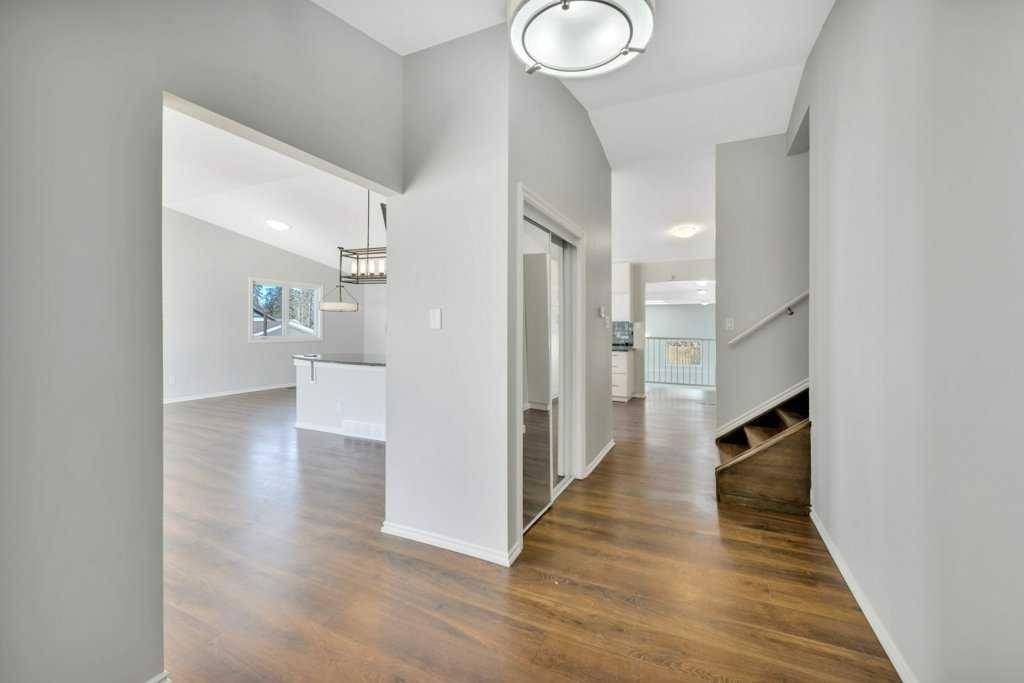 Red Deer, AB T4P 3A3,7 Goodacre Close