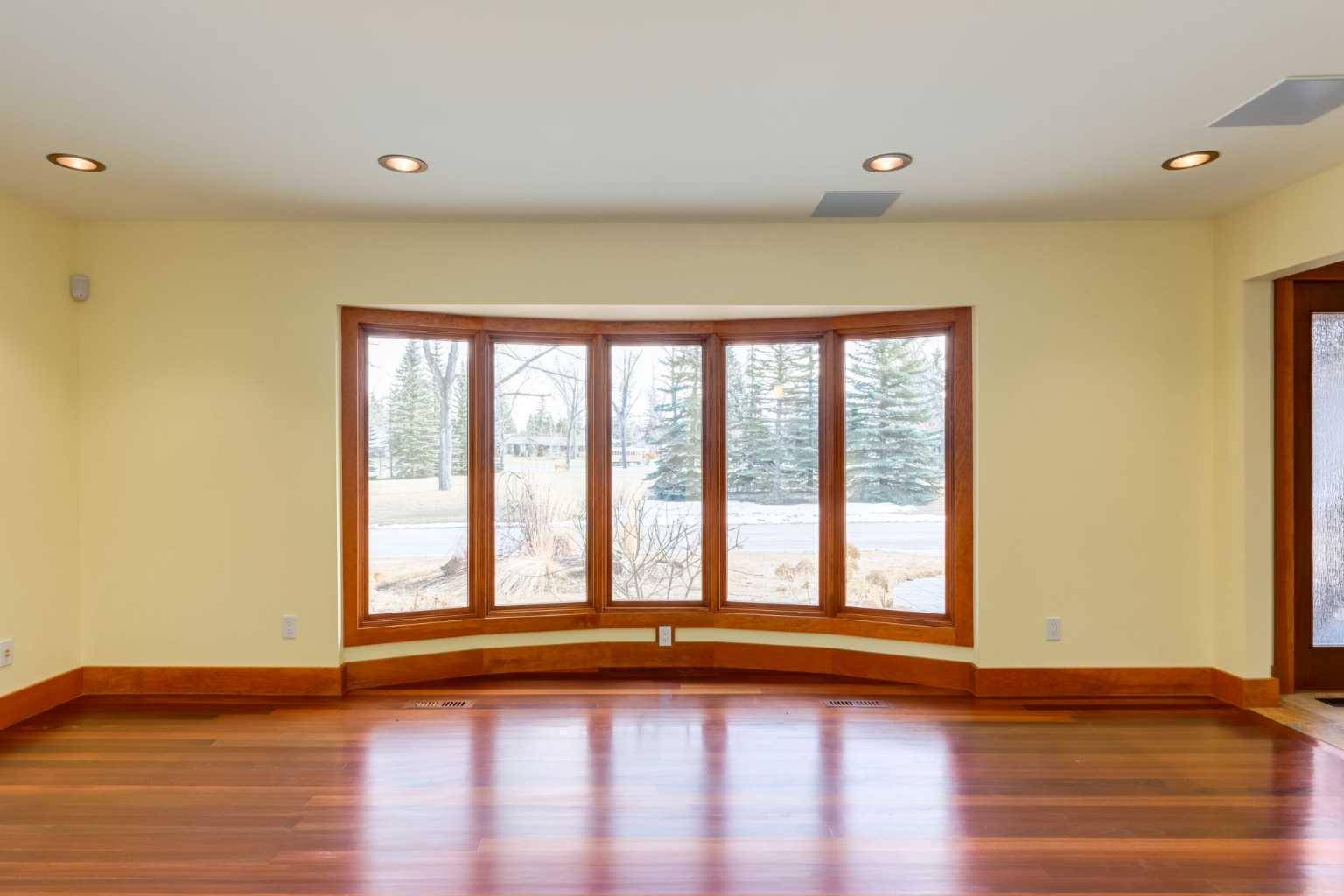 Calgary, AB T2J 1R8,10811 Willowglen PL SE