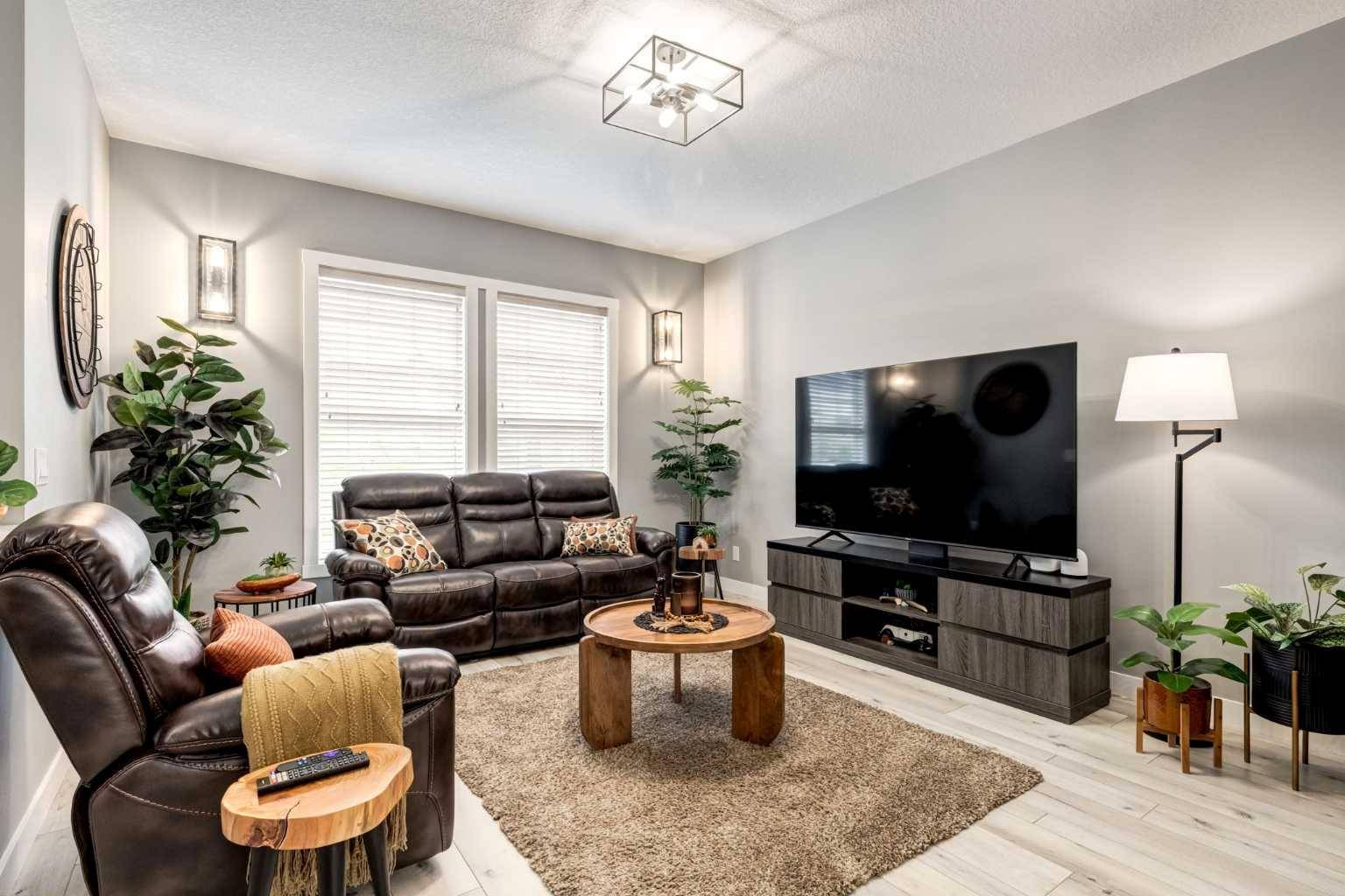 Airdrie, AB T4B 4J9,420 Hillcrest MNR Southwest