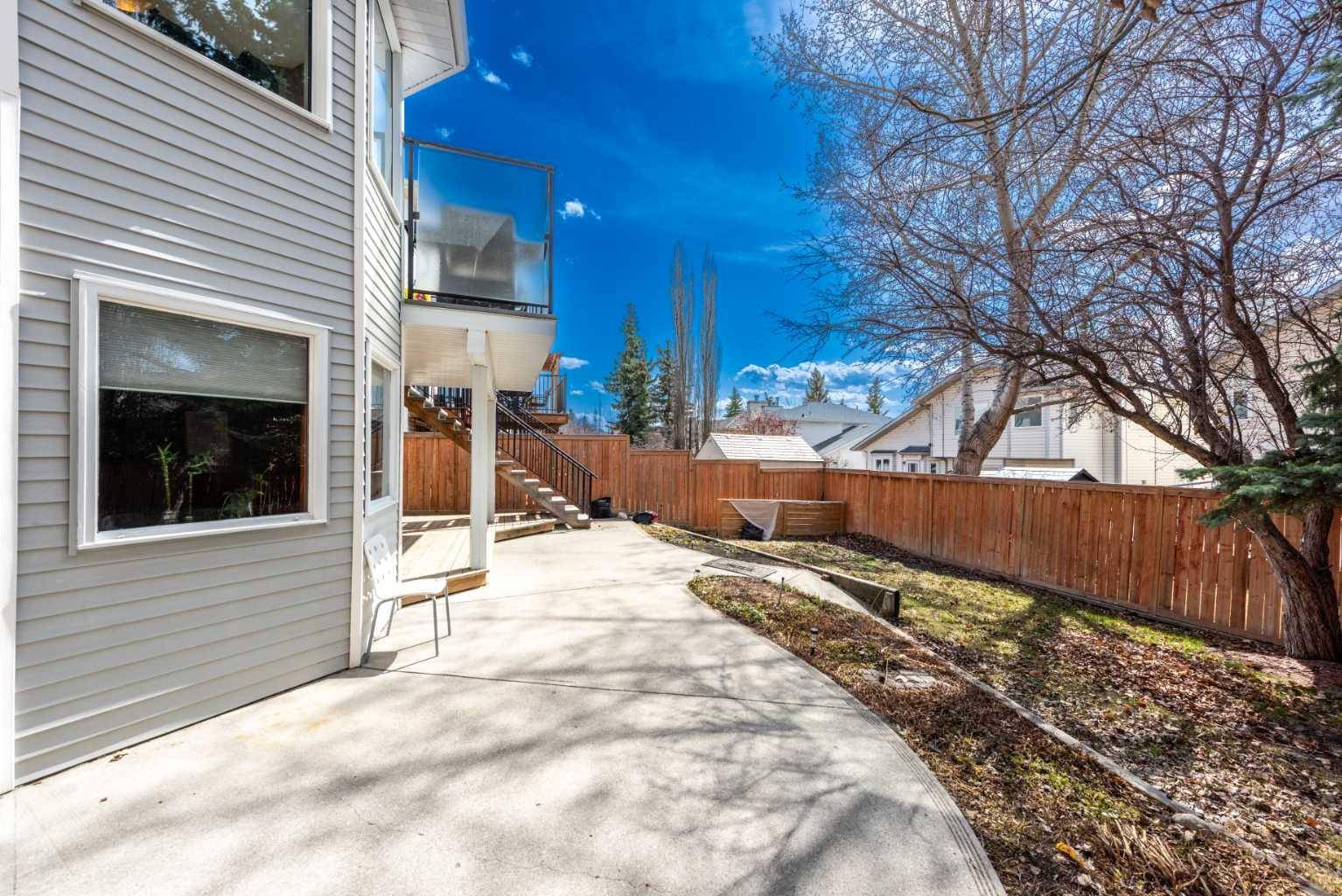 Calgary, AB T3G 2X9,363 Hawktree CIR NW