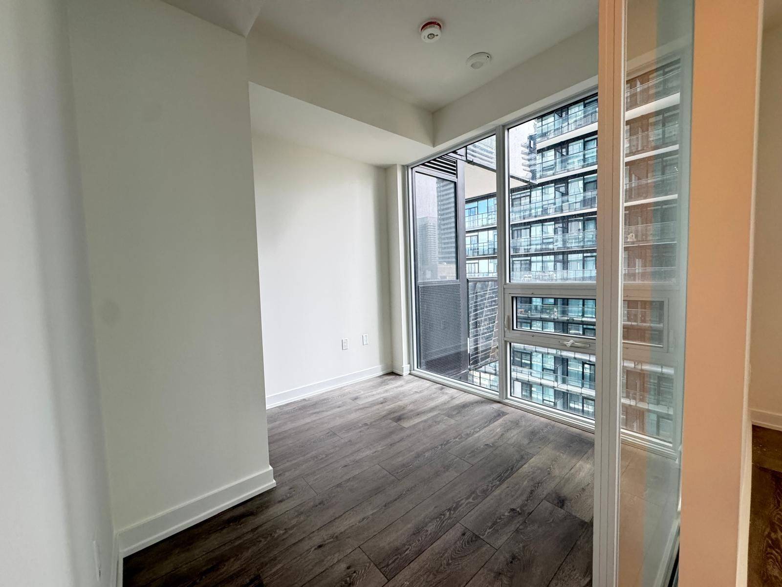 Toronto C10, ON M4P 1V3,117 Broadway AVE #1702