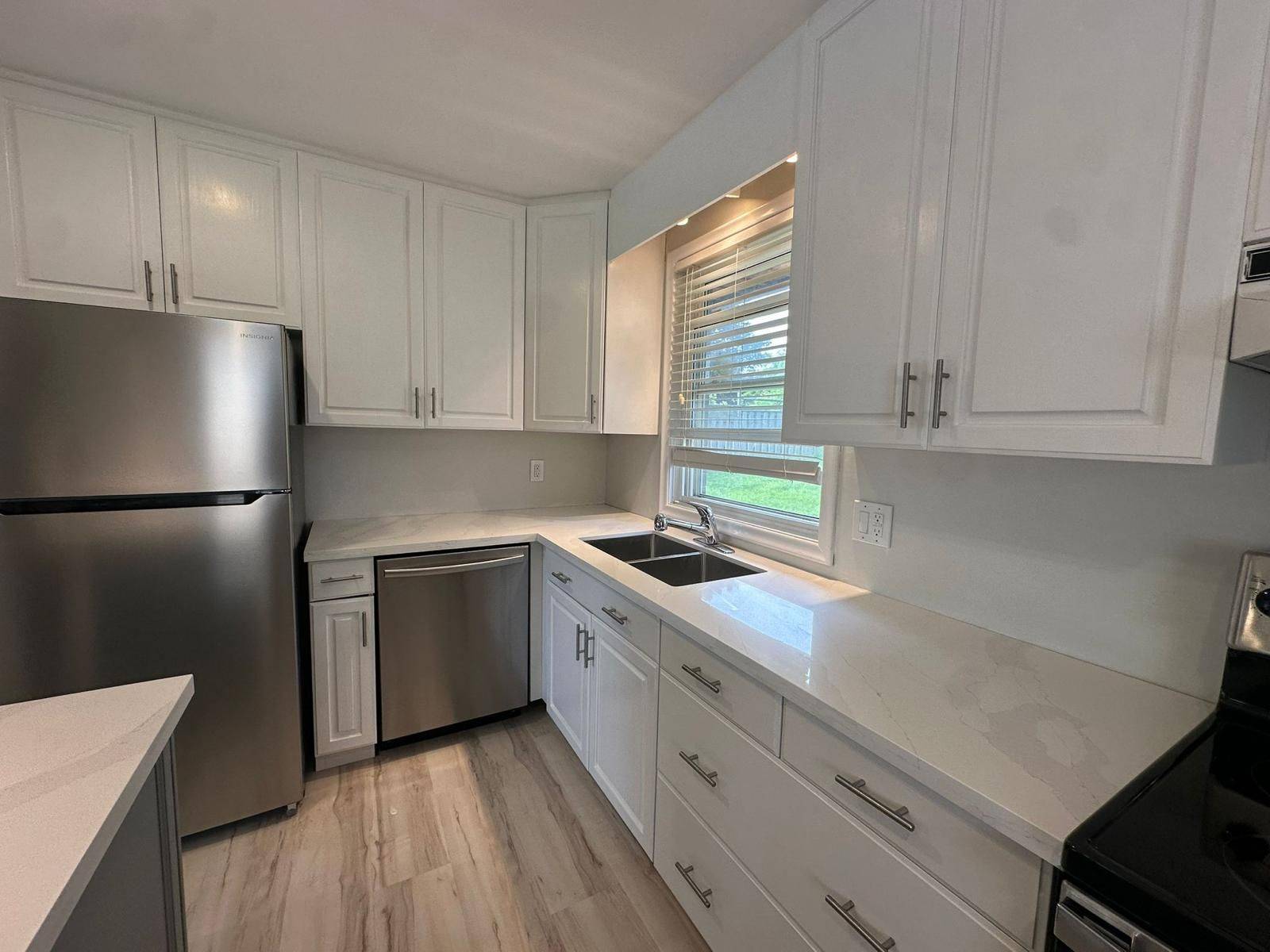 Oshawa, ON L1H 3K4,714 Tennyson AVE