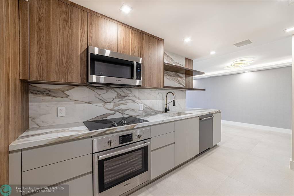 Pompano Beach, FL 33062,405 N OCEAN  #1115