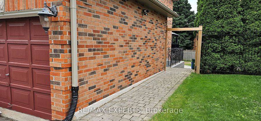 Richmond Hill, ON L4C 9G9,62 Topham CRES #Bsmt