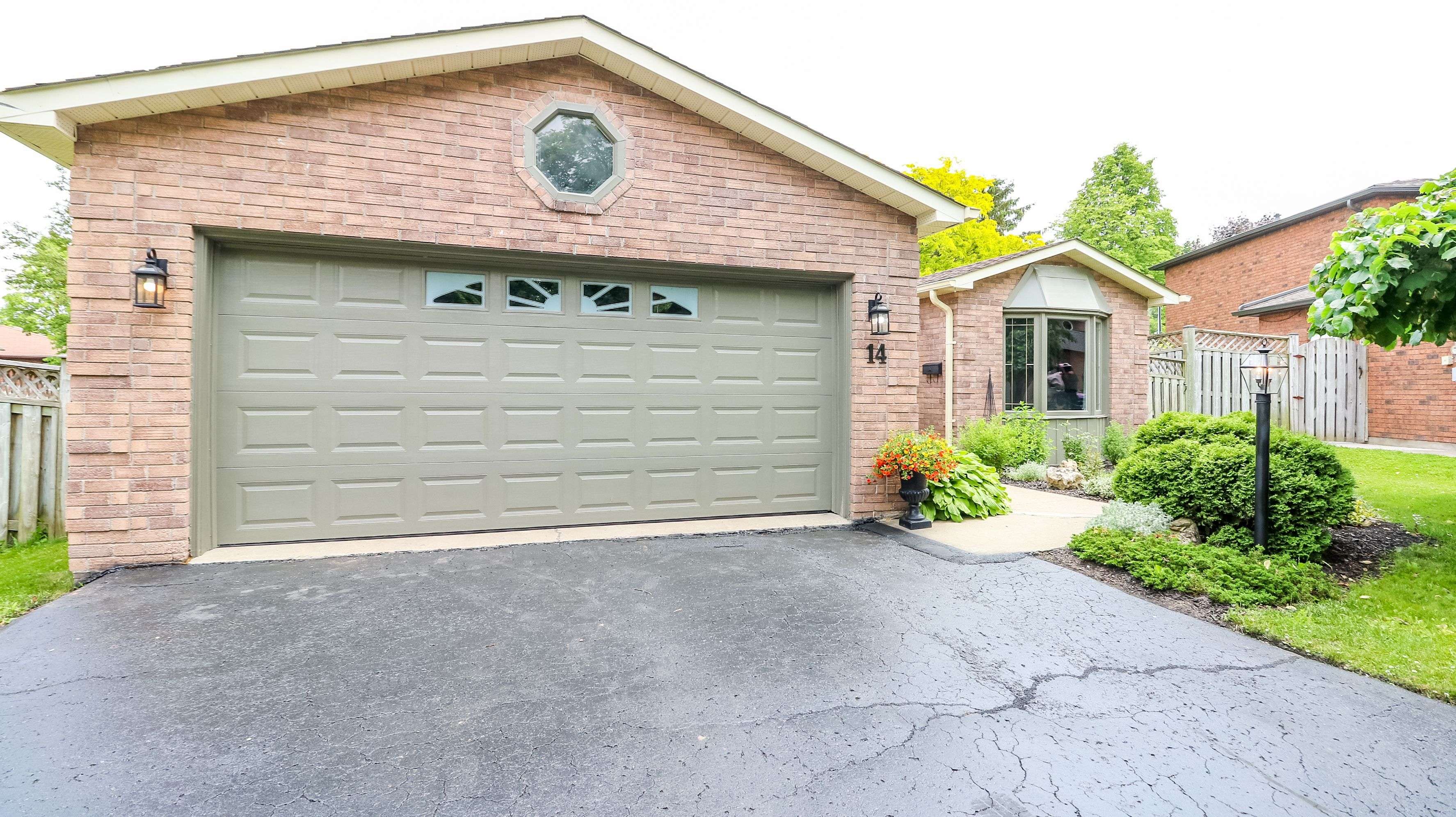 14 Autumn LN, Barrie, ON L4N 6G8