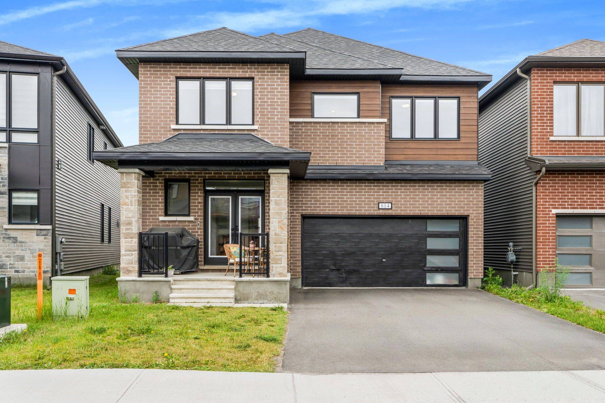 814 Crossgate ST, Barrhaven, ON K2J 7E3