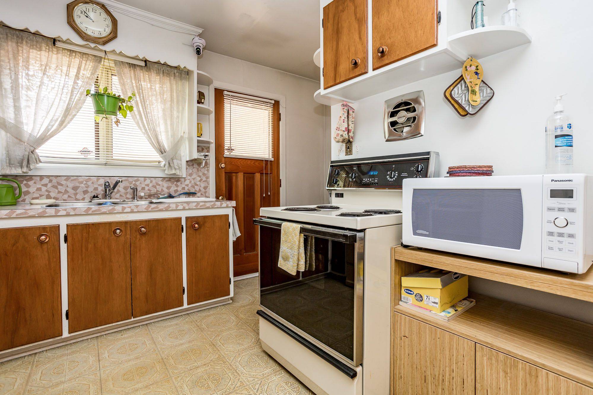 Westboro - Hampton Park, ON K1Z 6E5,648 Parkview RD