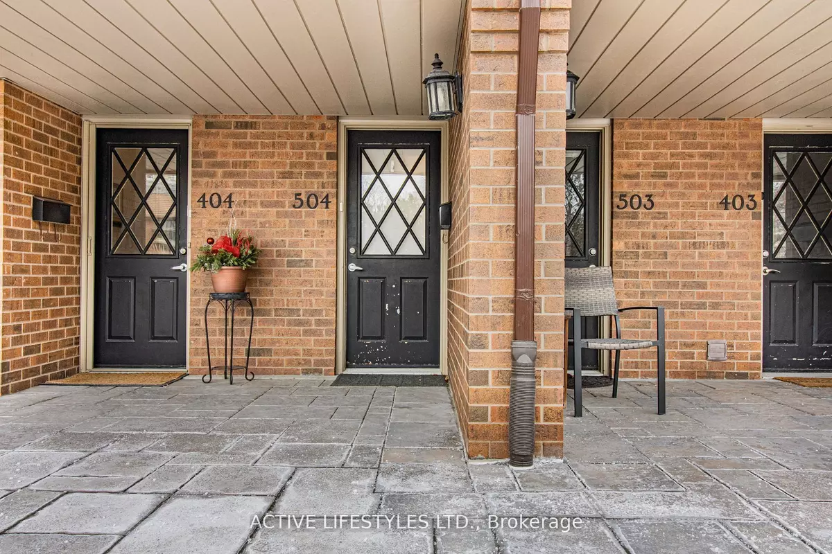 Mississauga, ON L5C 3Z5,1000 Cedarglen Gate #504