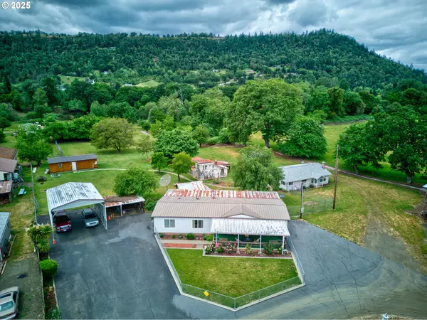 1548 HARLAN ST, Roseburg, OR 97471