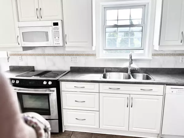 Toronto E03, ON M4C 2Y7,493 Plains RD