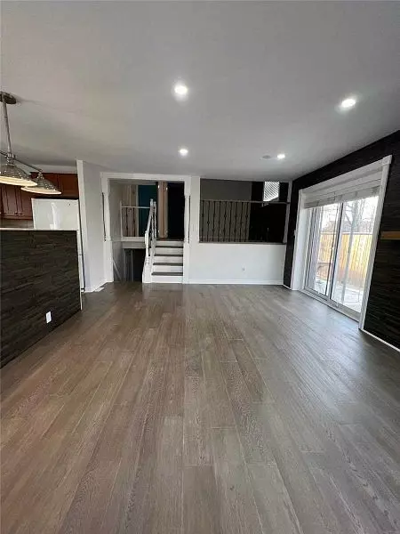 Hamilton, ON L8J 1N1,7 BELLEAU ST #UPPER