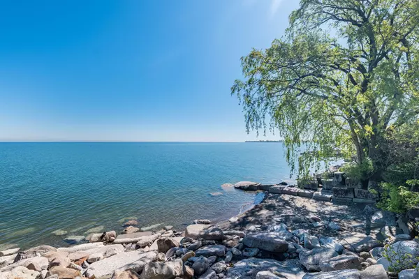 Hamilton, ON L8E 0G1,45 Seabreeze CRES #20