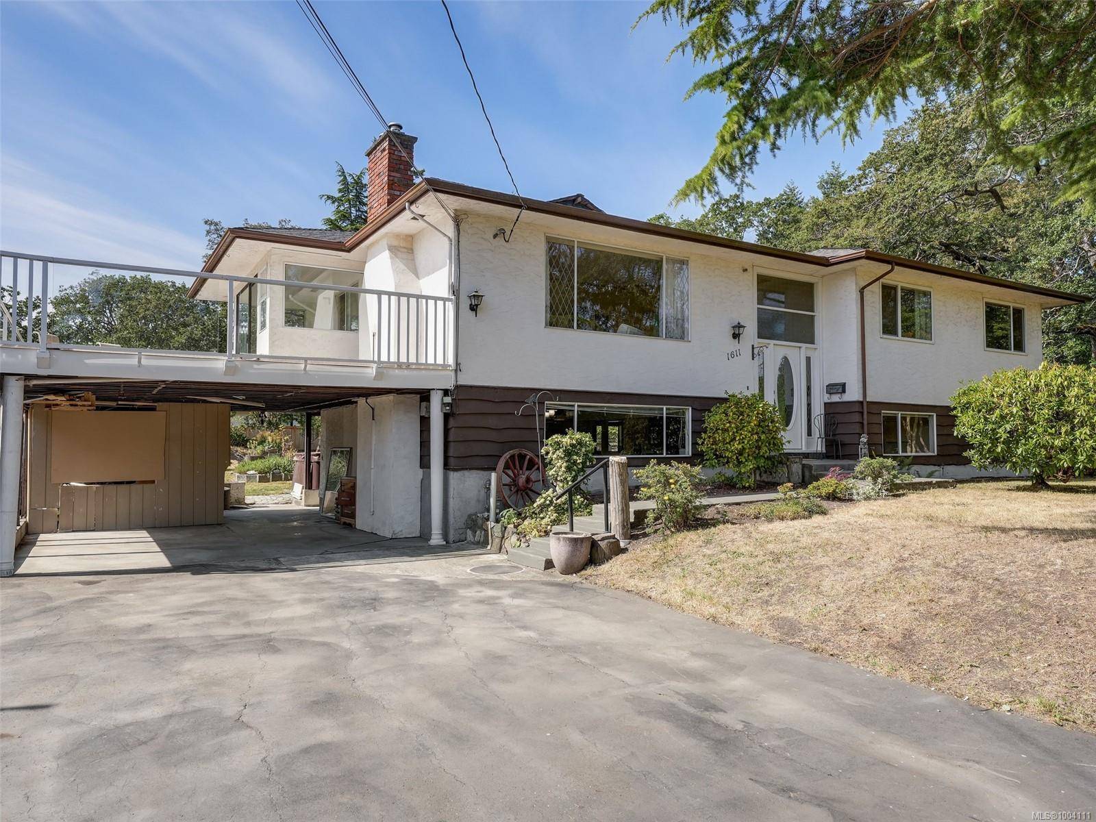 1611 Cedar Ave, Saanich, BC V8P 1W8