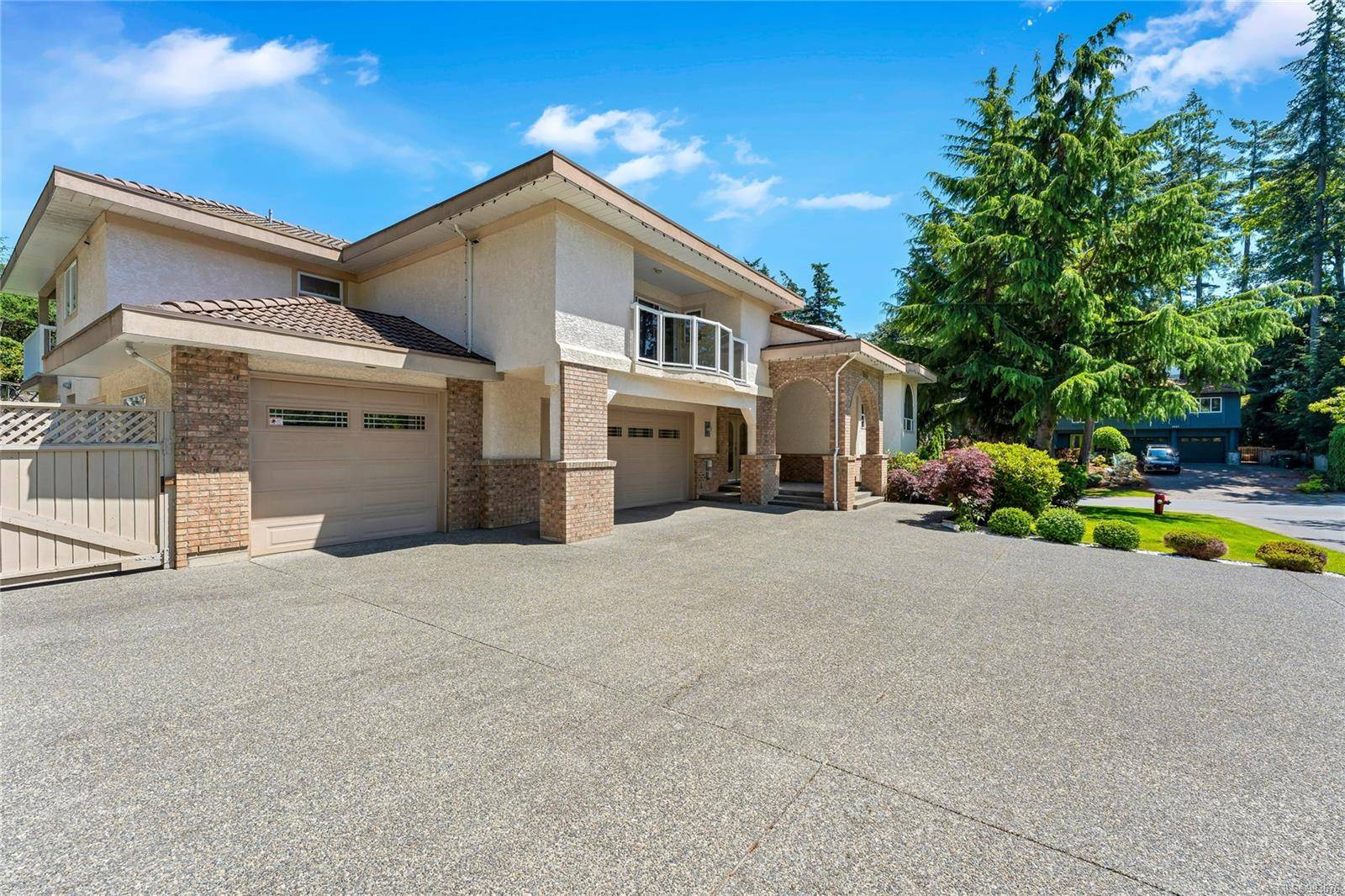 948 Boulderwood Rise, Saanich, BC V8Y 3G5