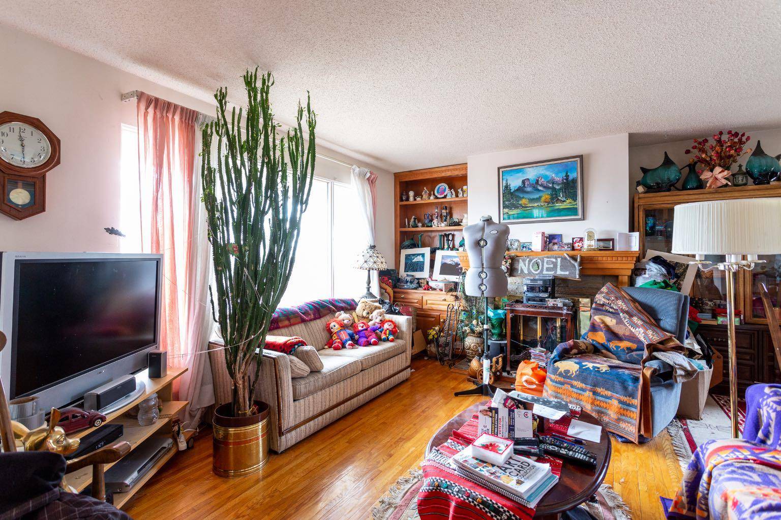 Calgary, AB T2K 4M3,7803 Hunterslea CRES NW