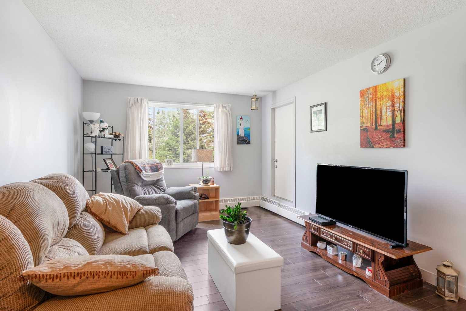 Olds, AB T4H 1P1,6108 53 ST #114
