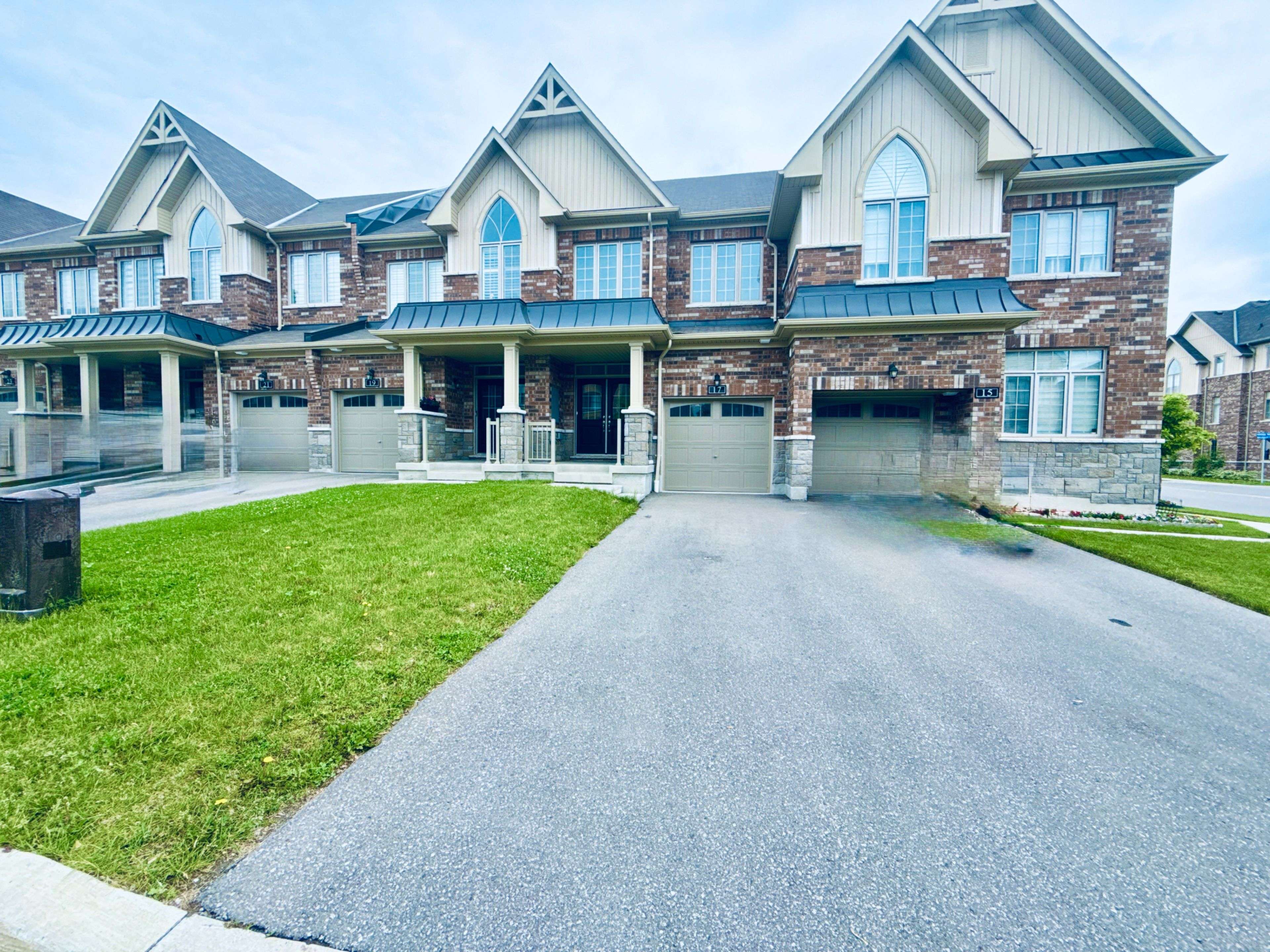 17 Sutcliffe DR, Whitby, ON L1R 0R2