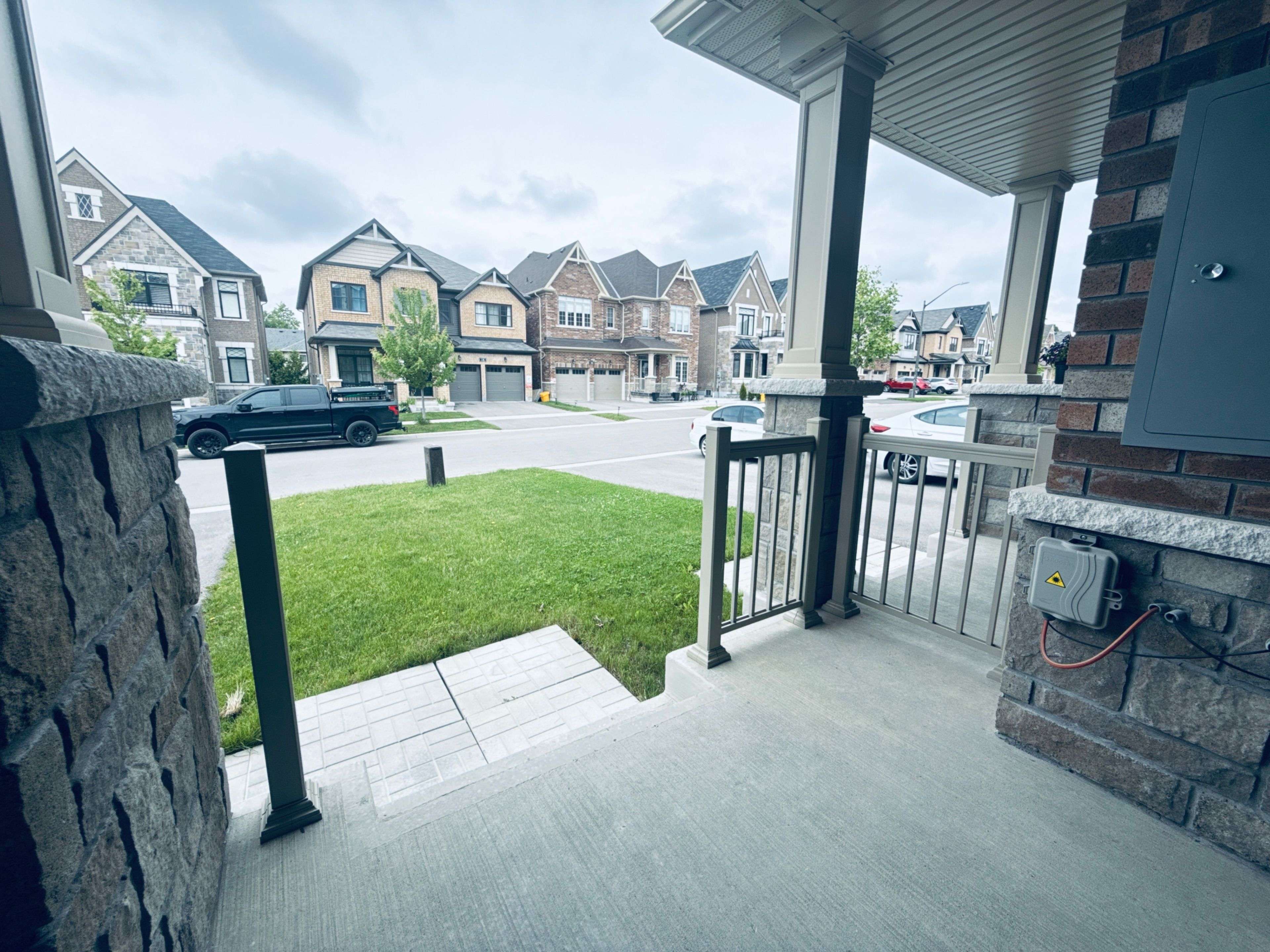 Whitby, ON L1R 0R2,17 Sutcliffe DR