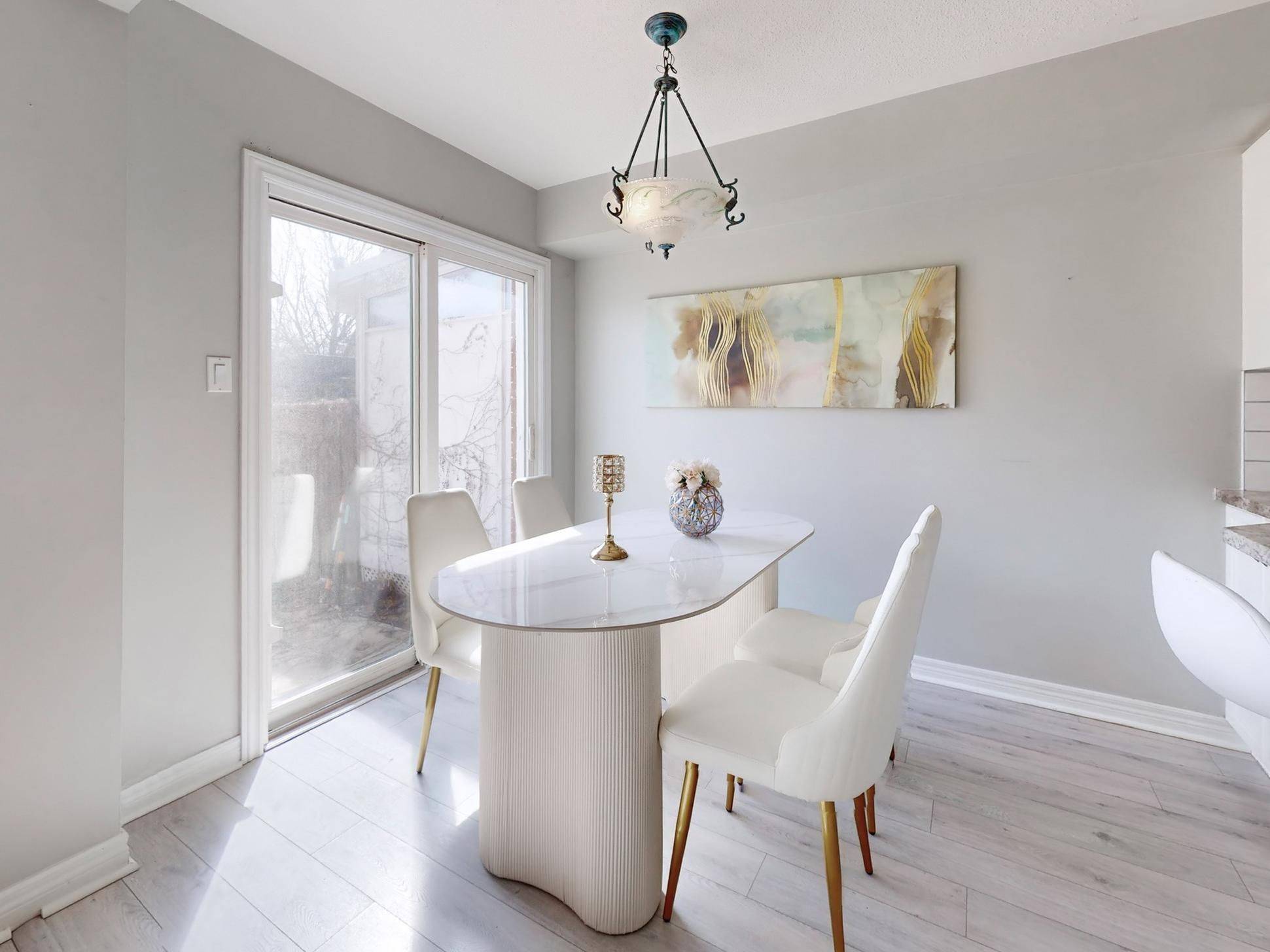 Barrie, ON L4M 7G2,249 Stanley ST