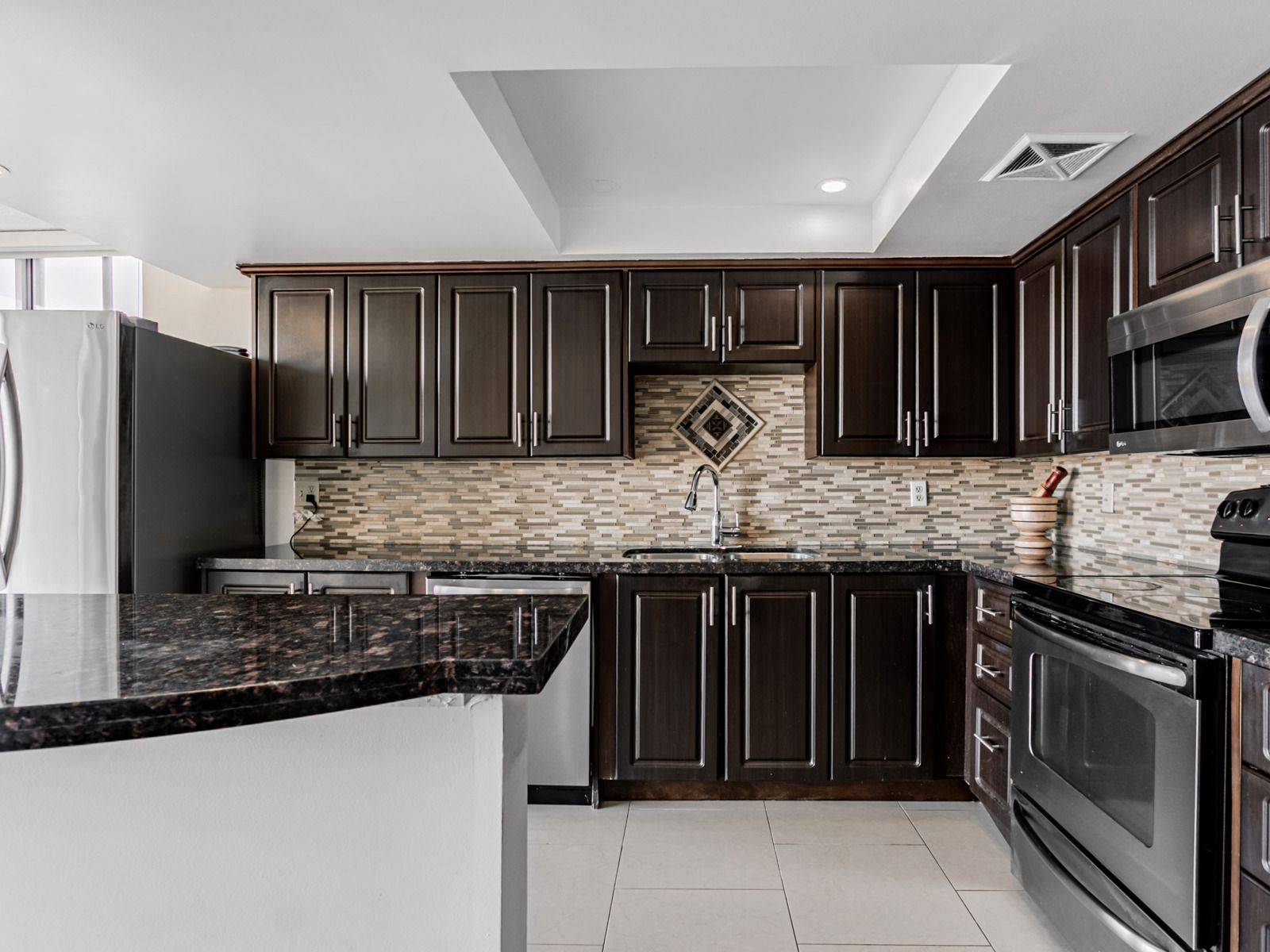 Mississauga, ON L5B 3N6,350 Webb DR #1806