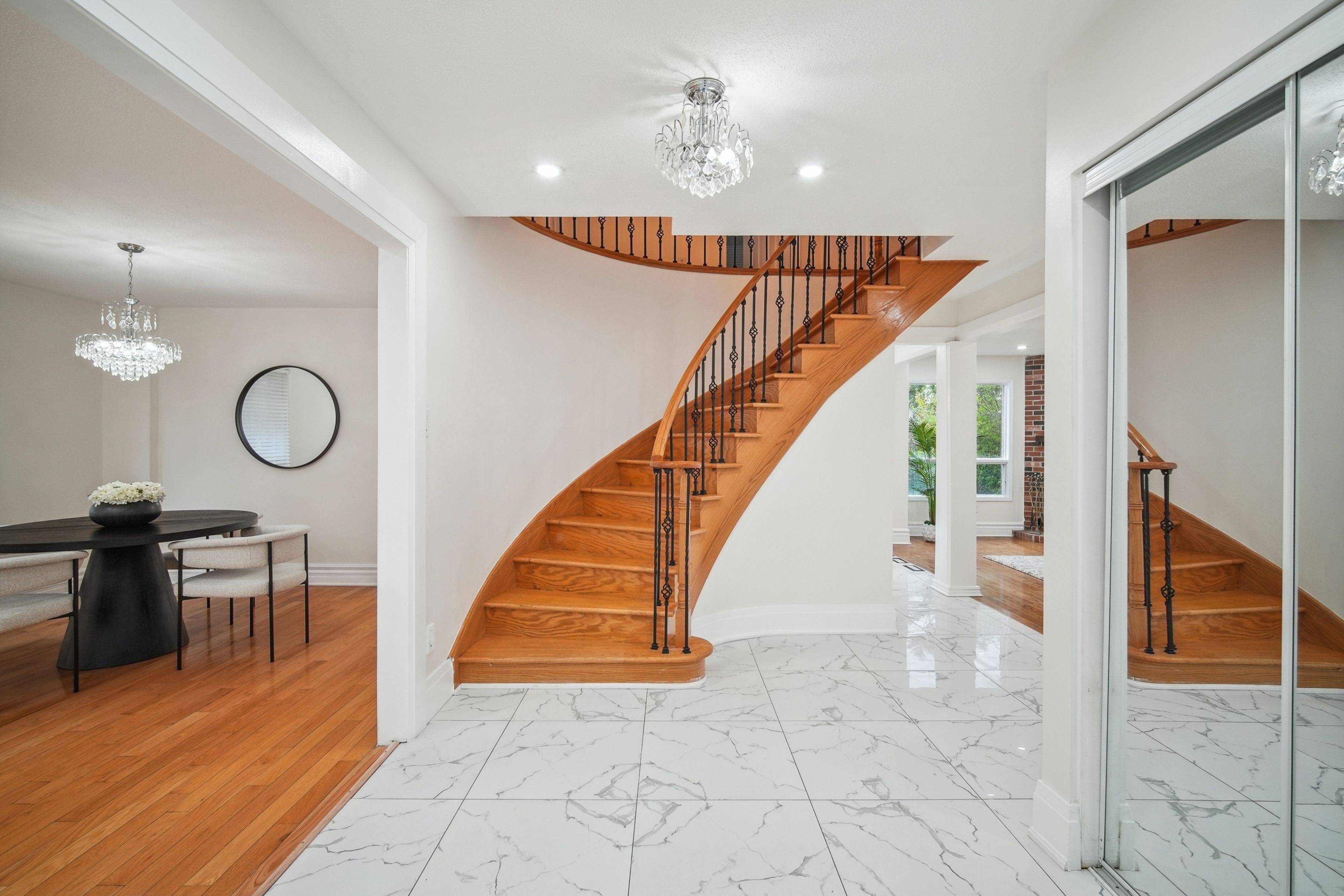 Oakville, ON L6L 6J8,285 Mississaga ST