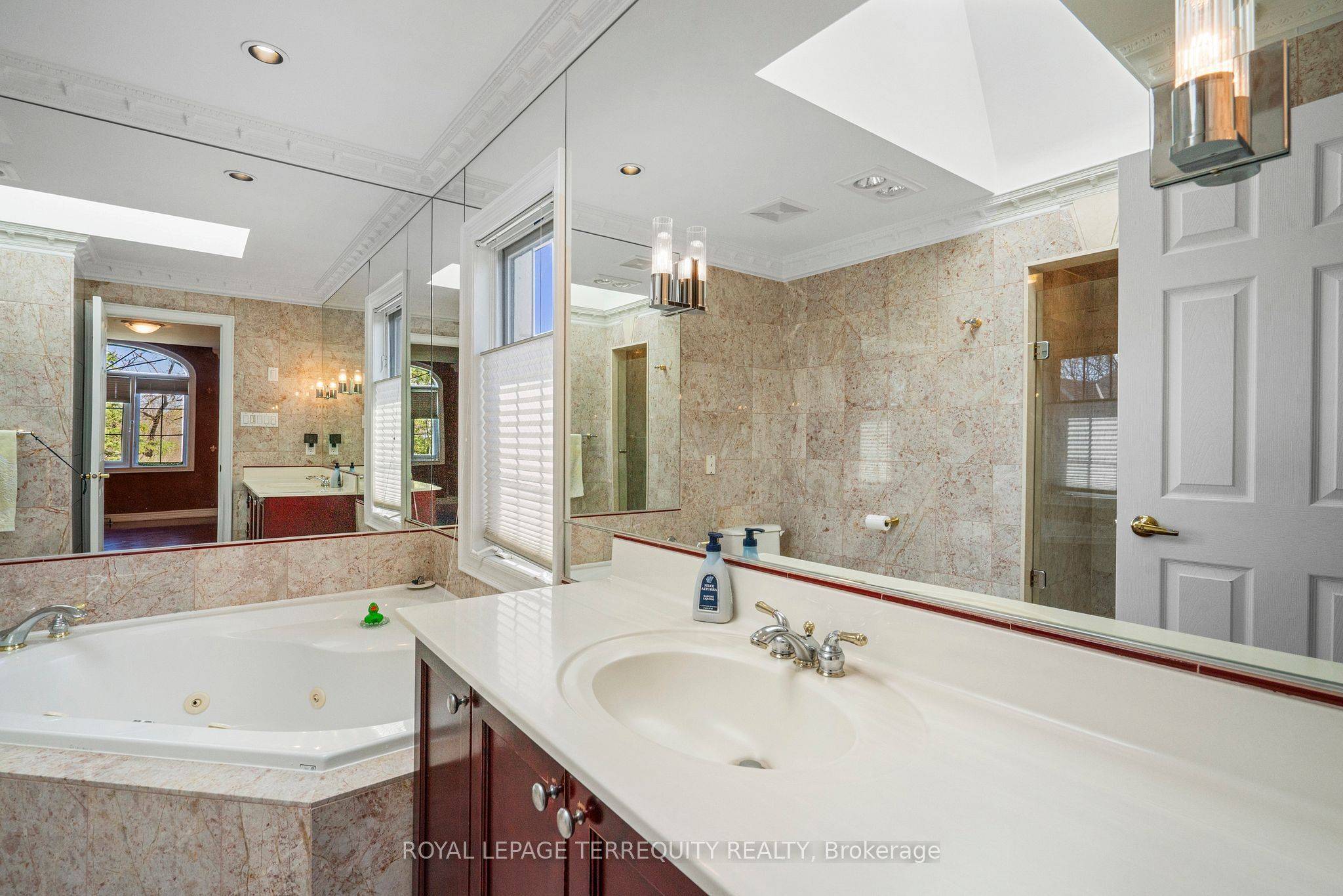 Toronto W09, ON M9P 3W1,197 La Rose AVE #18