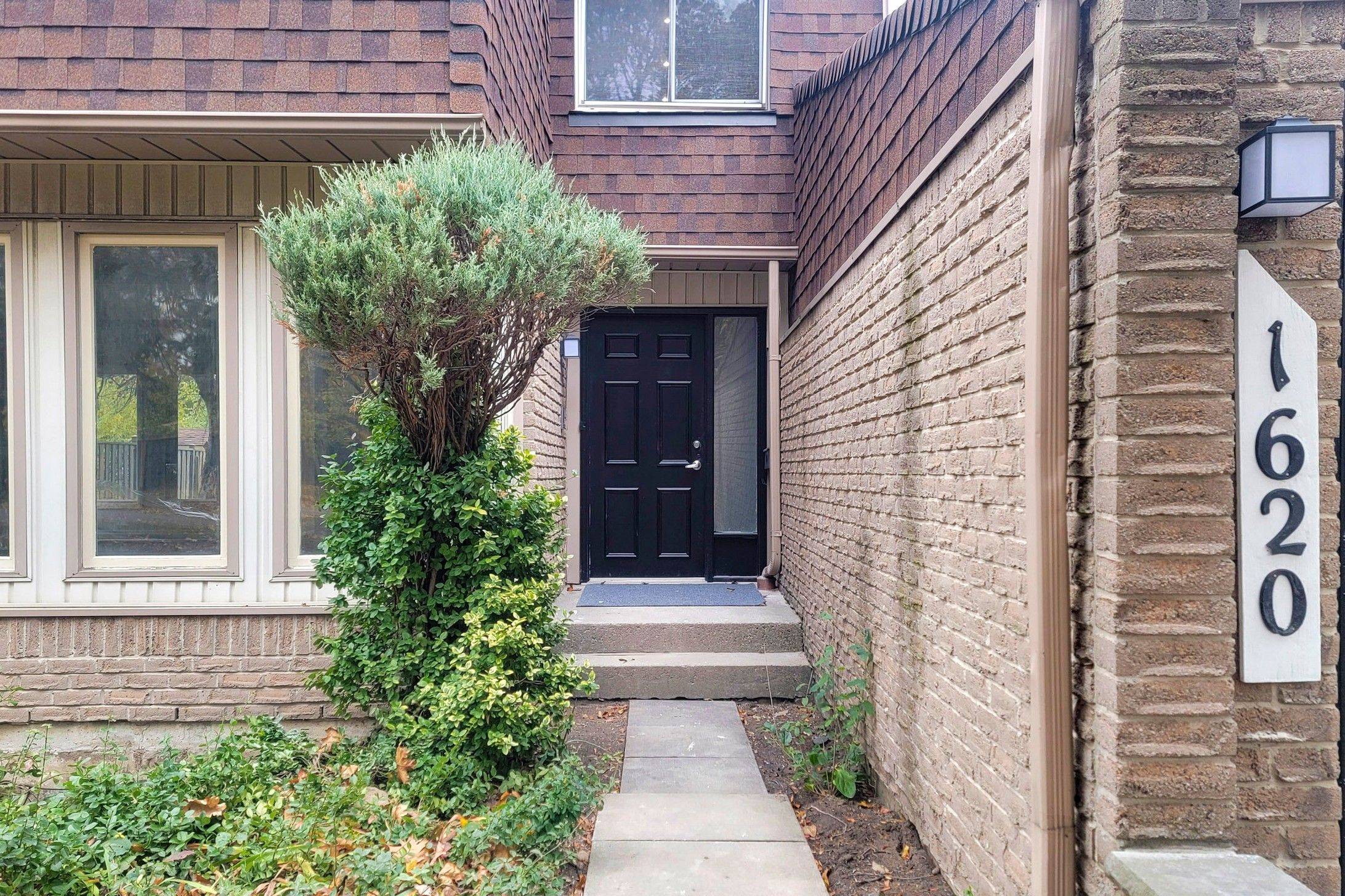 Mississauga, ON L5J 4G5,1620 Howat CRES #Main and Second Floor