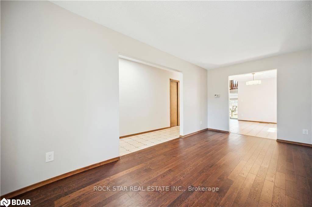 Hamilton, ON L8E 5A6,11 Herbert CT
