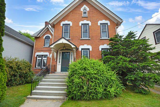 Brockville, ON K6V 4B7,49 Pearl ST W