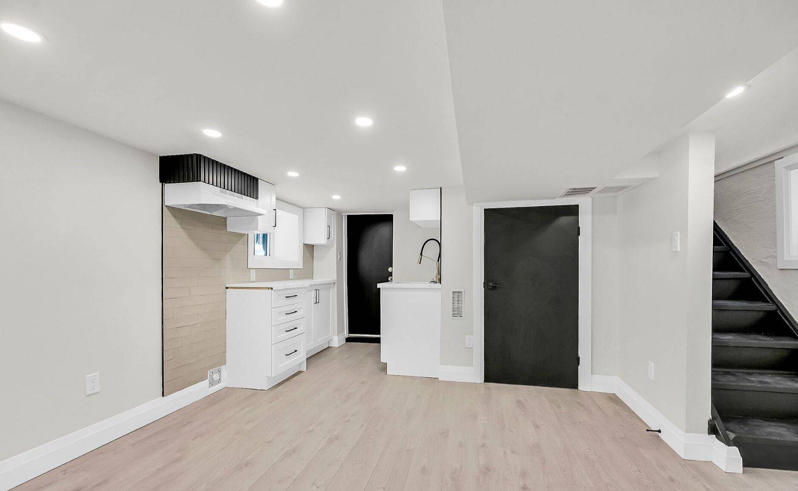 Hamilton, ON L8L 7P3,117 Rosslyn AVE N