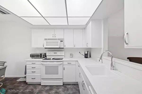 Boca Raton, FL 33498,10894 Lake Front Pl #10894